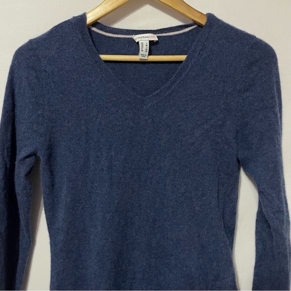 S 100% Cashmere Blue Ruffle Sweater Isaac Mizrahi Live! Pullover V Neck - Picture 5 of 9